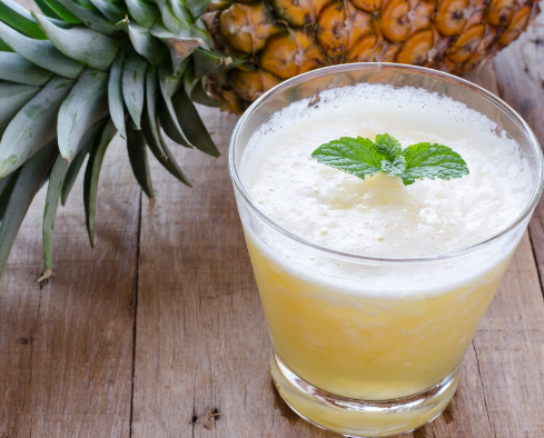 Suco de abacaxi com hortel Receitas 123