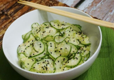 Salada de pepino japonês