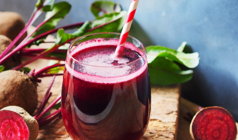 Suco de beterraba com limão