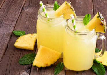 Suco detox com abacaxi