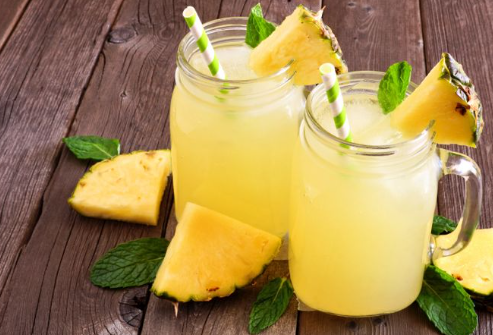 Suco detox com abacaxi