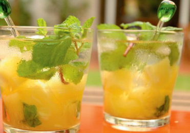 Caipirinha de abacaxi