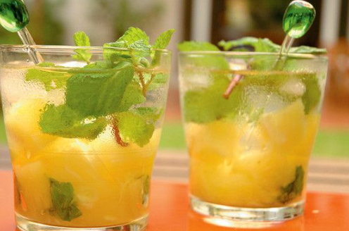 Caipirinha de abacaxi