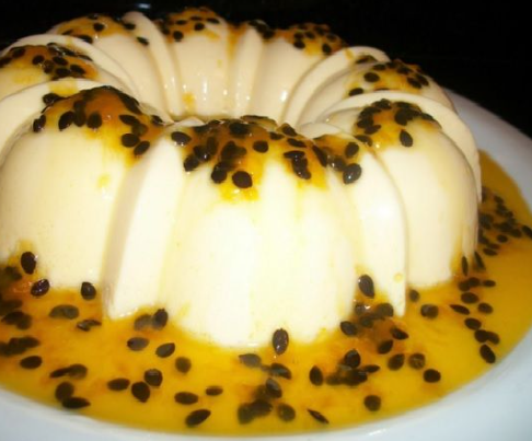 Calda de maracujá com mousse