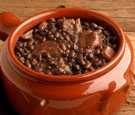 Feijoada simples na panela de pressão