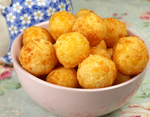 Pão de queijo frito