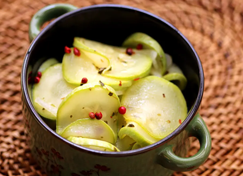 Salada de abobrinha crua