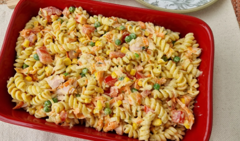 Salada de macarrão com frango