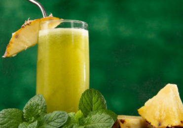 Suco de abacaxi com limão