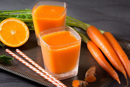 Suco de cenoura com laranja