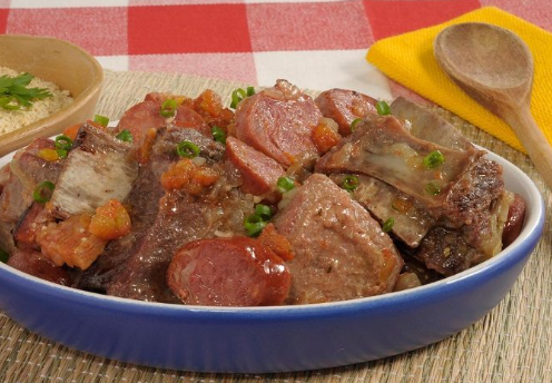 Costelinha com linguiça na panela de pressão