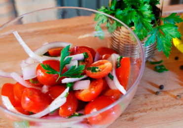 Salada com tomate cereja