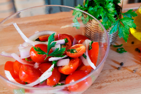 Salada com tomate cereja