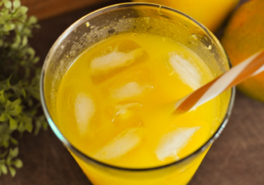 Suco de laranja no liquidificador