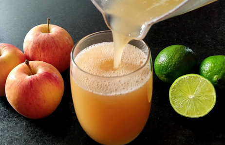 Suco de maçã com limão