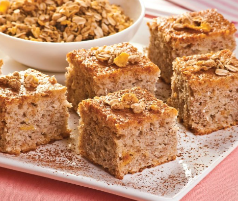 Bolo de banana com granola