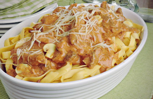 Macarrão cremoso com carne