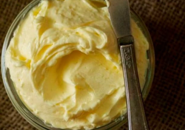 Manteiga caseira com nata