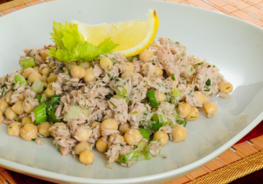 Salada de atum com grão de bico