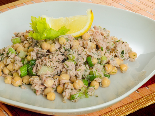 Salada de atum com grão de bico