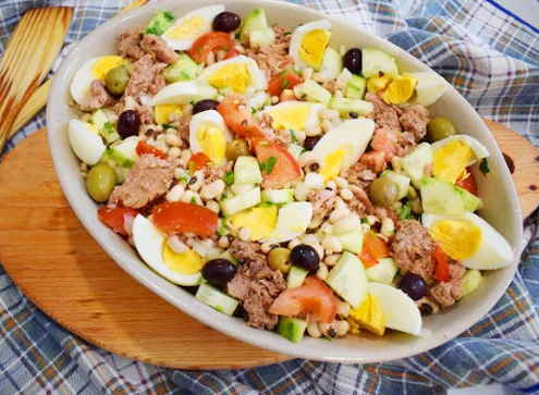 Salada de feijão fradinho com atum