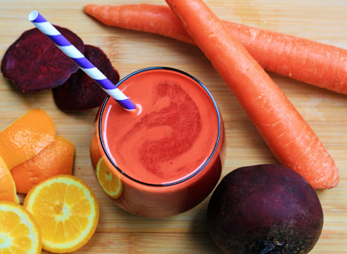 Suco de beterraba com cenoura e couve