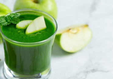 Suco detox de couve e maçã