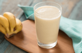 Vitamina de banana com leite de coco