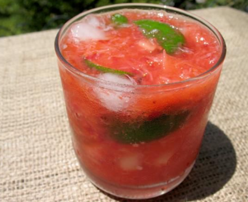 Caipirinha de morango sem álcool