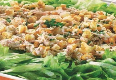 Salada de frango defumado com abacaxi