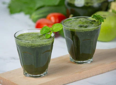 Suco de espinafre com laranja