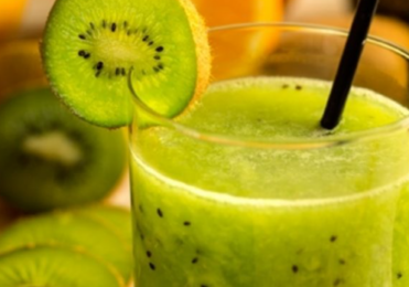 Suco de kiwi com limão