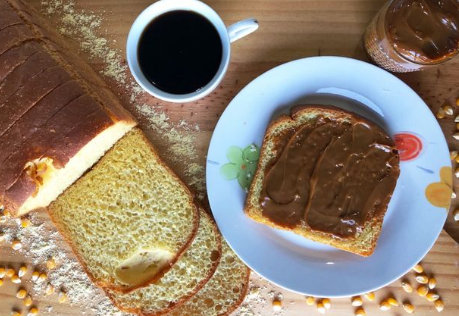 Pão com doce de leite