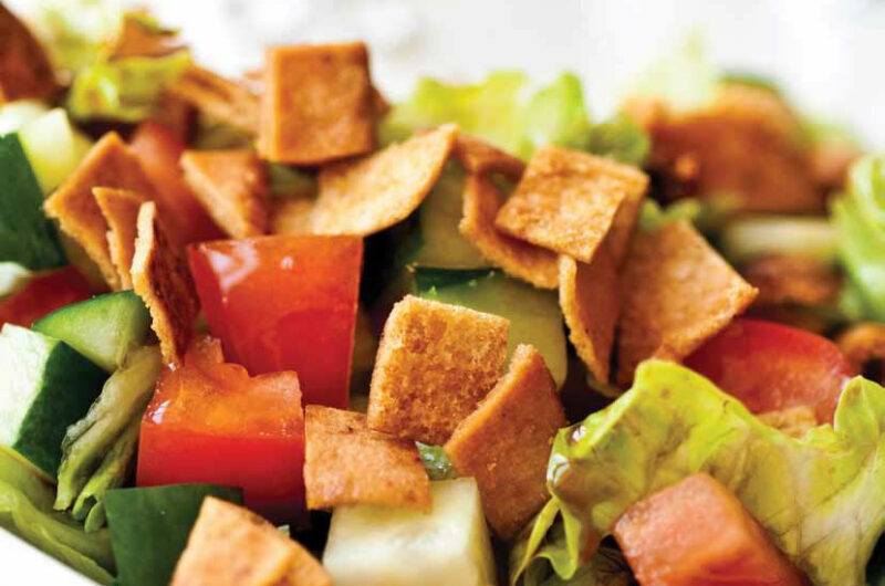 Salada Fatouche com Croutons de Canela