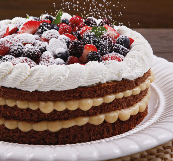 Bolo NAKED CAKE de frutas vermelhas